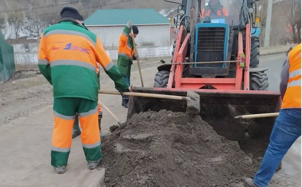 С чебоксарских дорог вывезли более 2 тыс тонн зимнего смёта