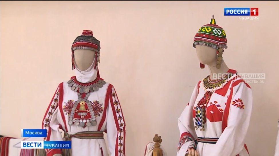 В Совете Федерации прошла выставка проекта "Традиционный костюм народов Поволжья"