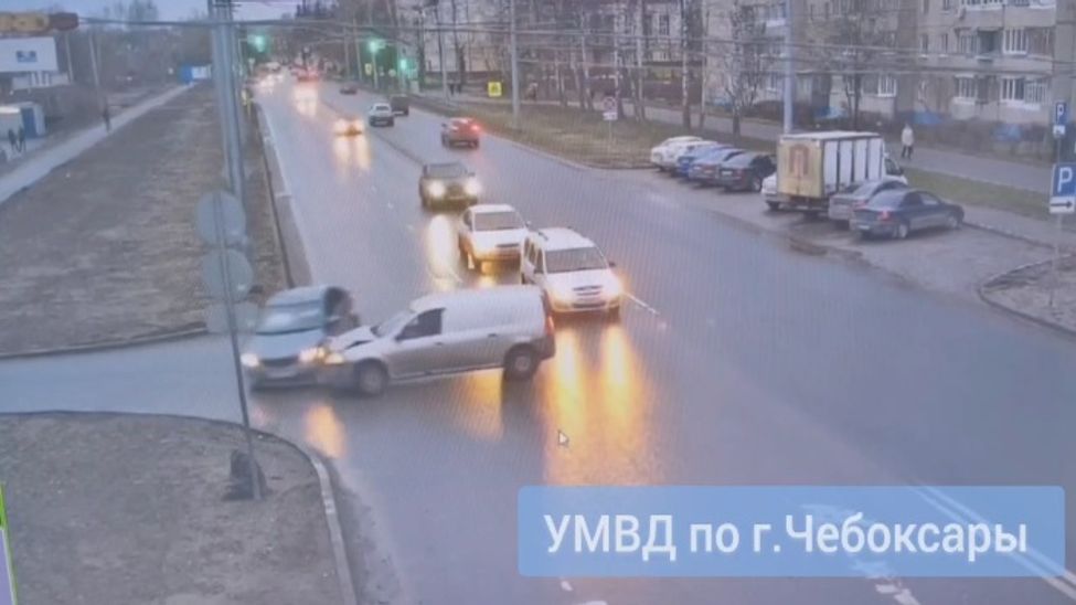 В Чебоксарах в ДТП пострадала водитель иномарки