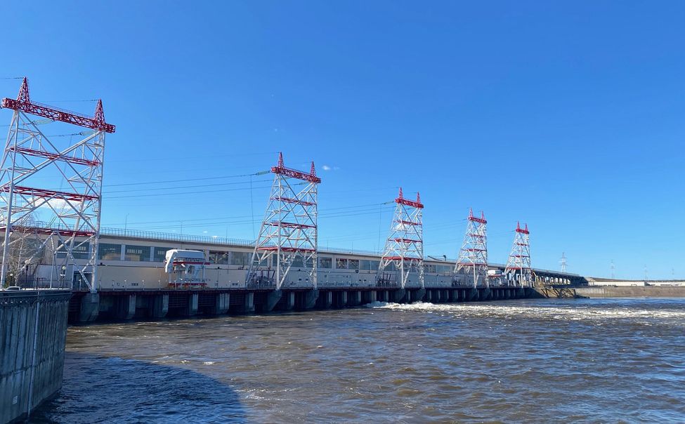 Чебоксарская ГЭС начала сбрасывать воду для пропуска половодья