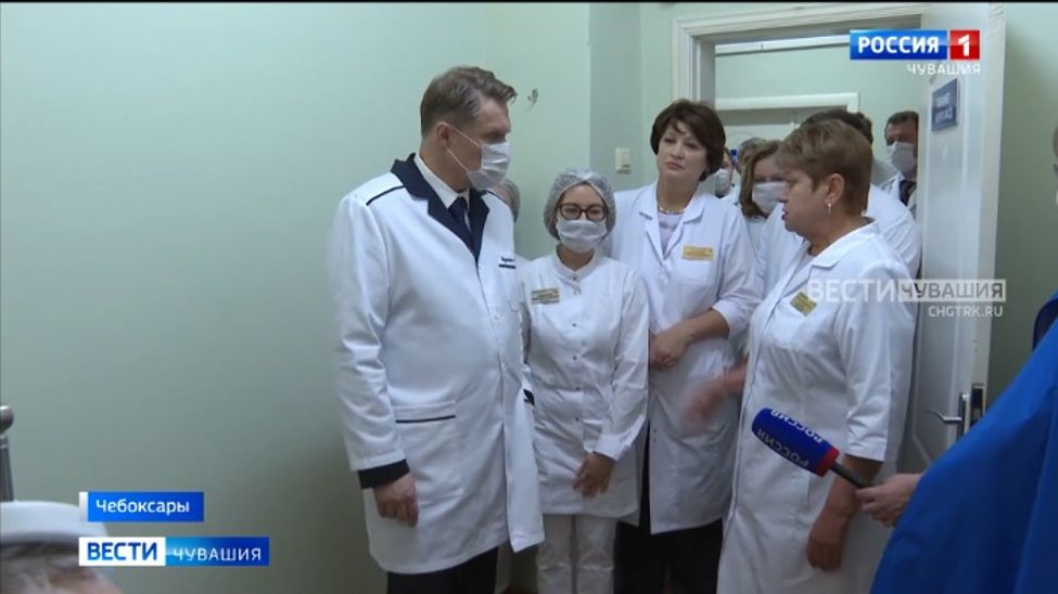 Министр здравоохранения России посетил ведущие медучреждения Чувашии