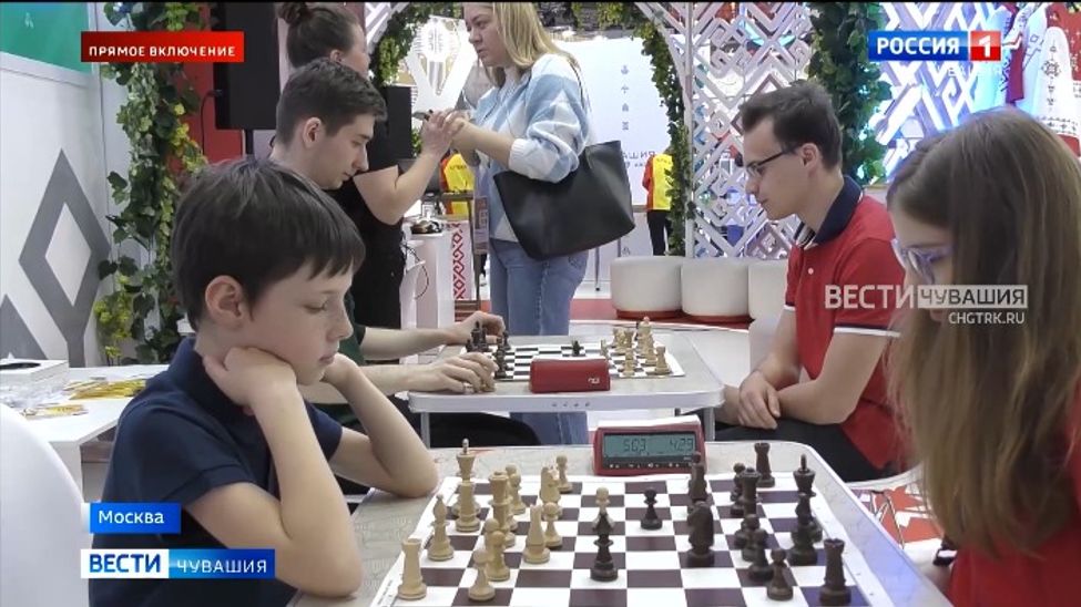 На ВДНХ на стенде Чувашии прошел День шахмат 