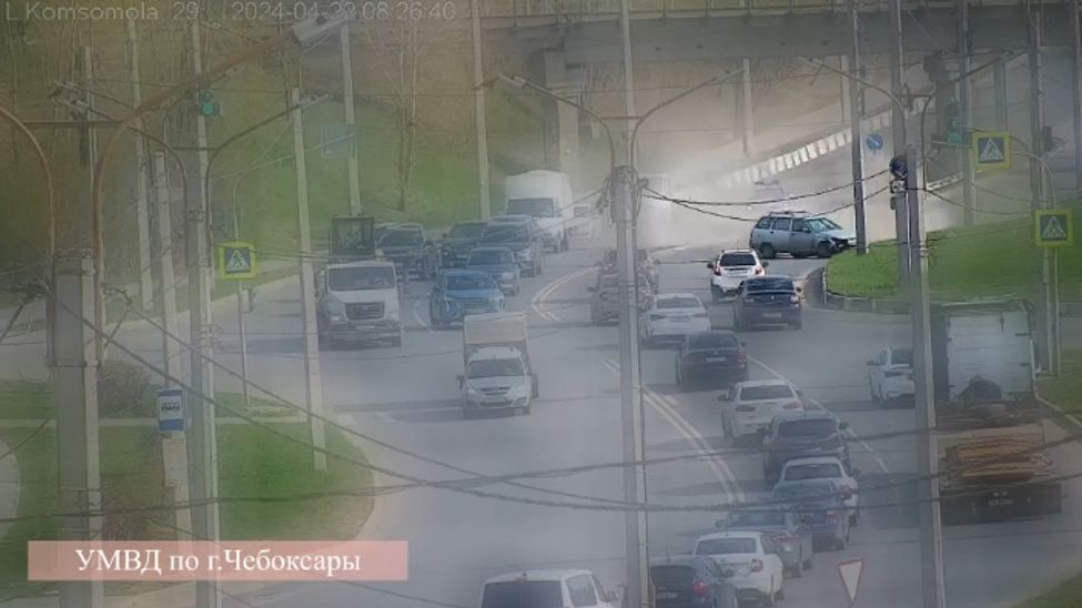 23-летний пьяный чебоксарец устроил гонки с полицейскими на угнанном автомобиле и попал в ДТП