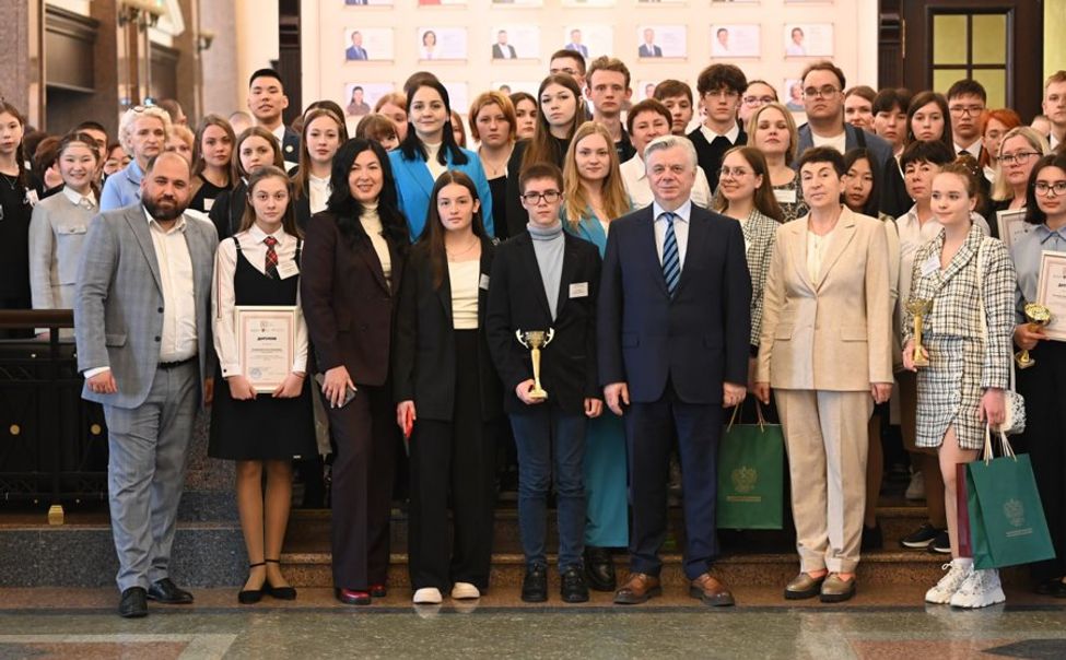 Четверо ребят из Чувашии стали победителями Всероссийского конкурса эссе «День рубля»