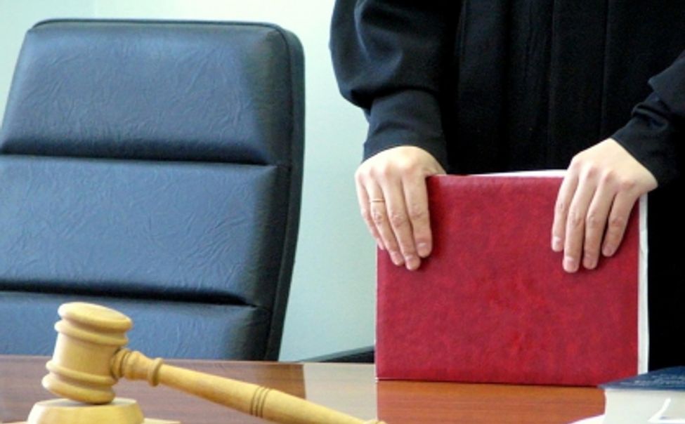 Житель Чувашии, избивавший жену и дочь покойного брата, получил штраф