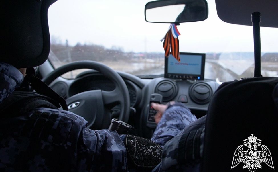 Жителя Алатыря поймали пьяным за рулем чужой машины без номеров