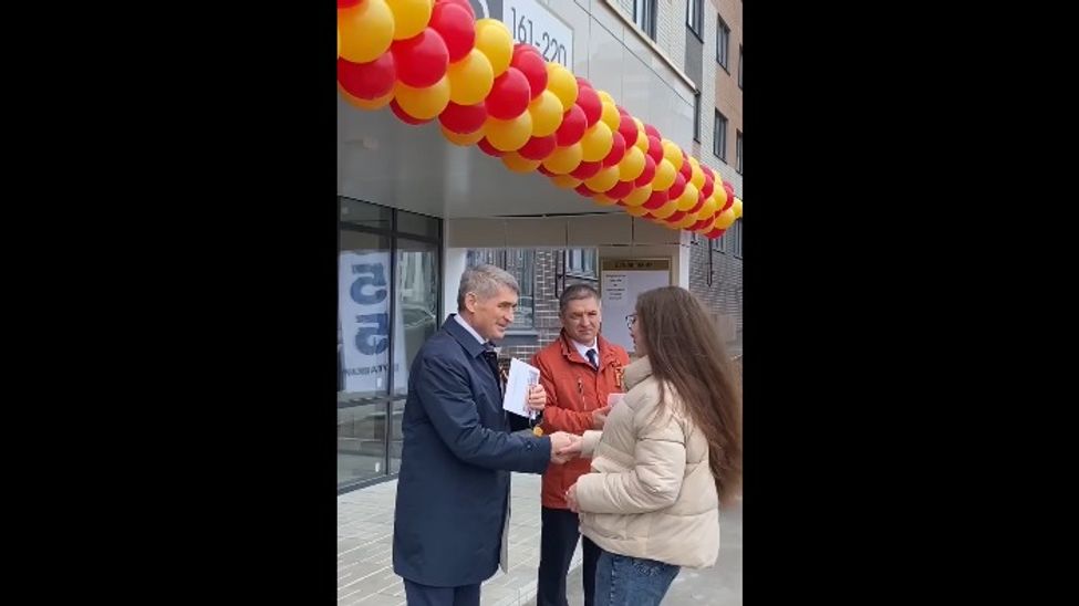 В Чебоксарах 40 сирот получили ключи от новых квартир