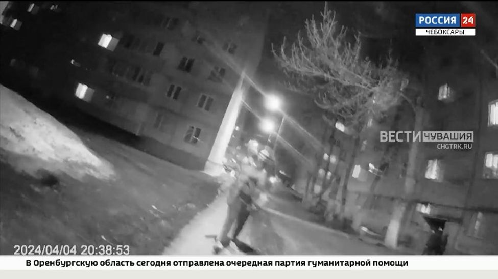 В Чебоксарах полицейские спасли мальчика, оставшегося в квартире с разъяренной собакой