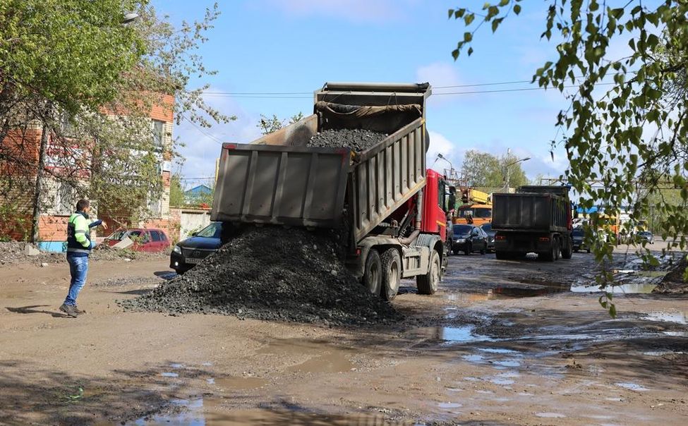 На Лапсарском проезде началось профилирование проезжей части