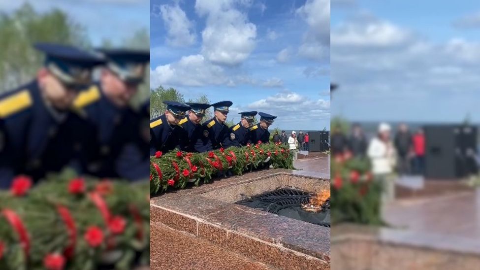 В Чебоксарах возложили цветы к Вечному огню Монумента Славы и мемориалам Памяти