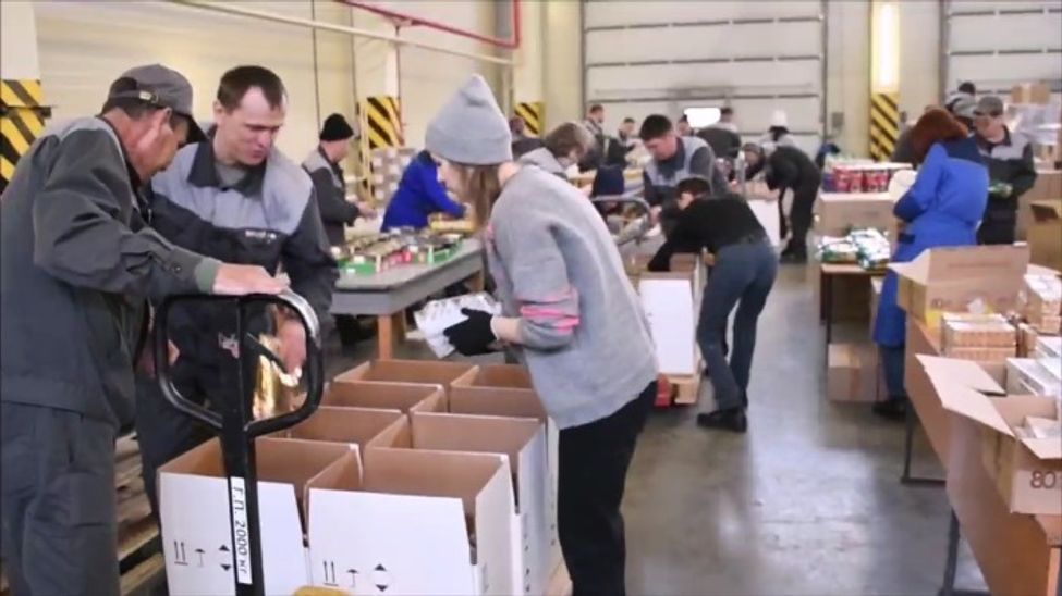 Вурнарский завод отправил донбассовцам две фуры с продуктами