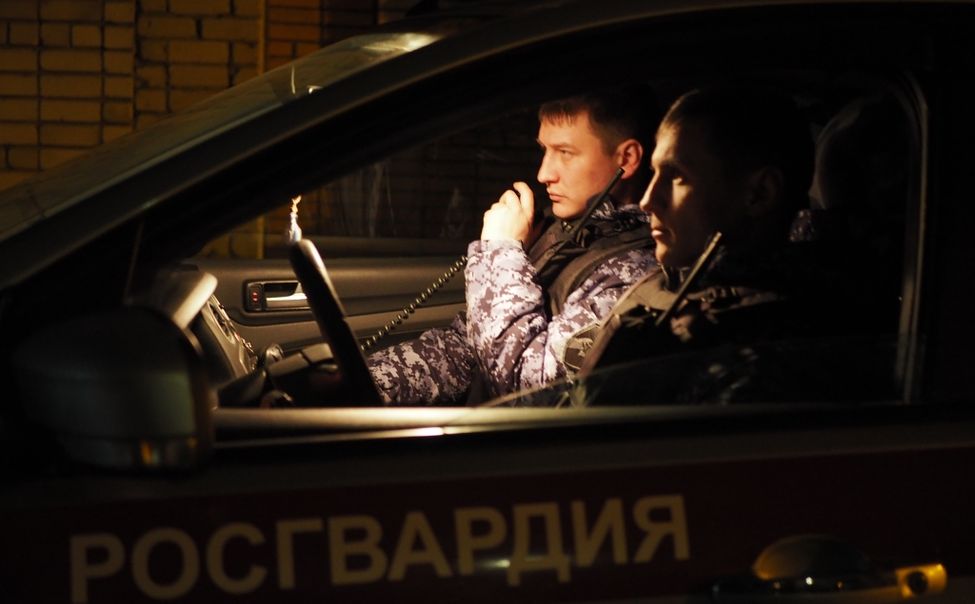 В Чебоксарах росгвардейцы задержали буйного посетителя бара 