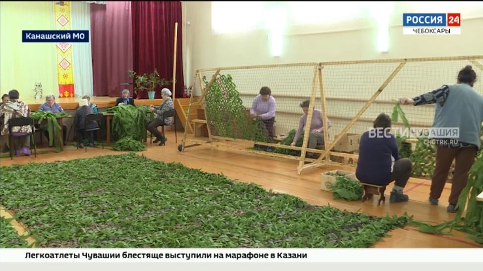 В 4 сельских клубах Канашского округа вяжут маскировочные сети для участников СВО
