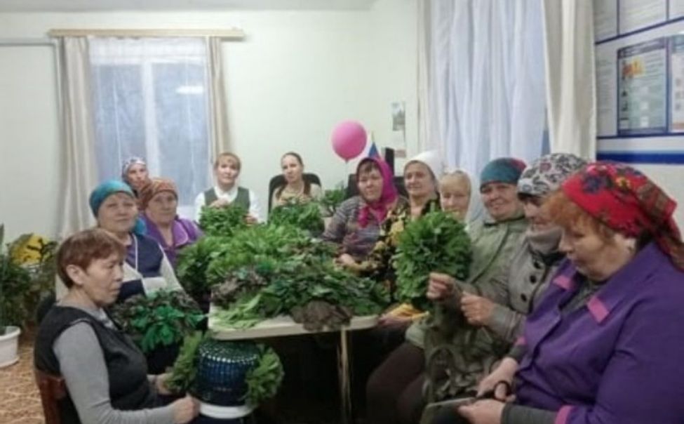 Чувашские рукодельницы вяжут нашлемники для бойцов СВО