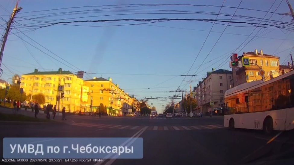 В Чебоксарах водителя пассажирского автобуса привлечен к ответственности за проезд на "красный"