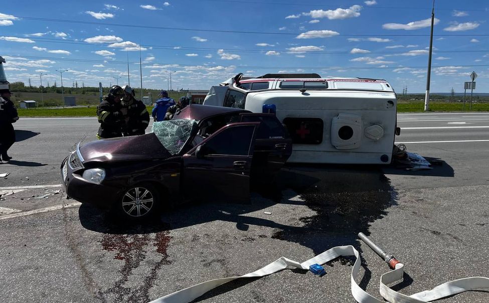 В Канашском округе "Приора" столкнулась с машиной скорой помощи. Погибла пассажирка легковушки