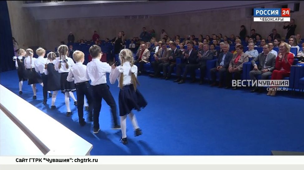 Чебоксарские школьники подарили зрителям концерт "Пьедестал успеха"