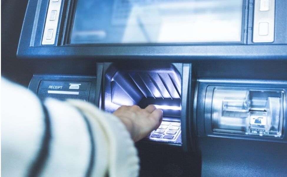 В Чебоксарах работница рынка спасла женщину от потери 400 тыс рублей