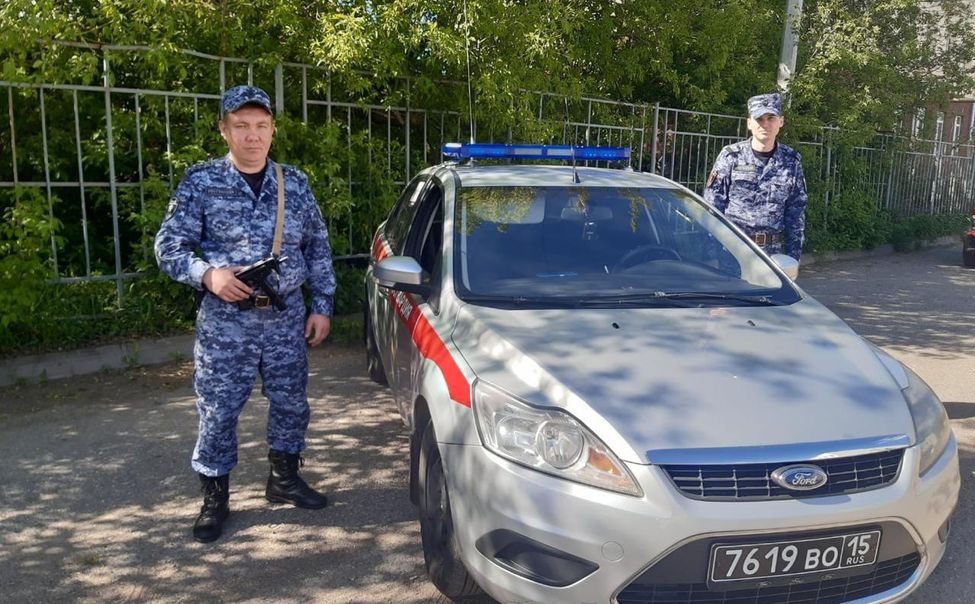 В Чебоксарах росгвардейцы задержали мужчину, ударившего медработника 