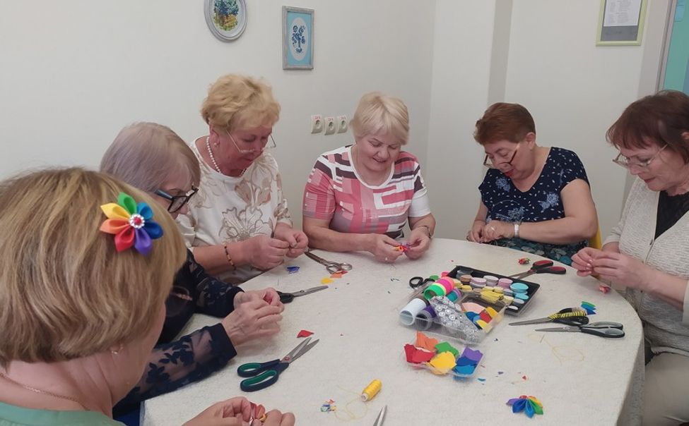 Новочебоксарские мастерицы готовят подарки для детей из социального центра