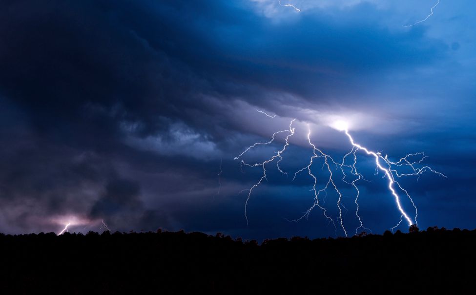 В Чувашии ожидается сильный ветер и ливни с грозами