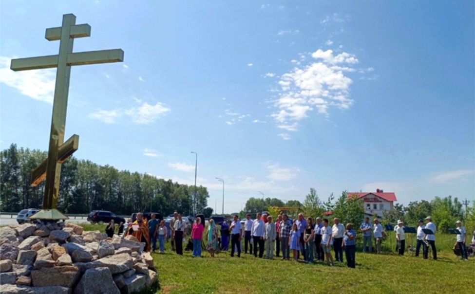 В Чувашии на трассе М-7 установили поклонный крест 