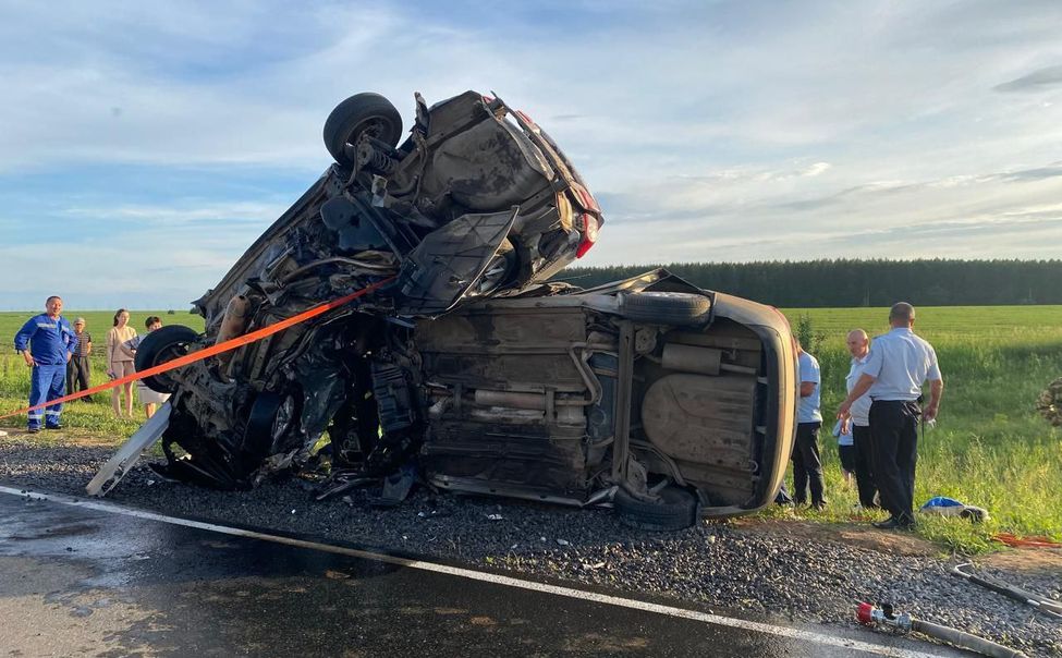 В Урмарском округе произошло смертельное ДТП. Две легковушки столкнулись лоб в лоб