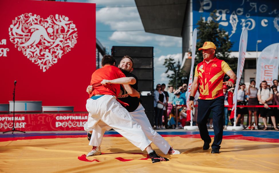 На ВДНХ состоялся турнир по чувашской национальной борьбе Керешу