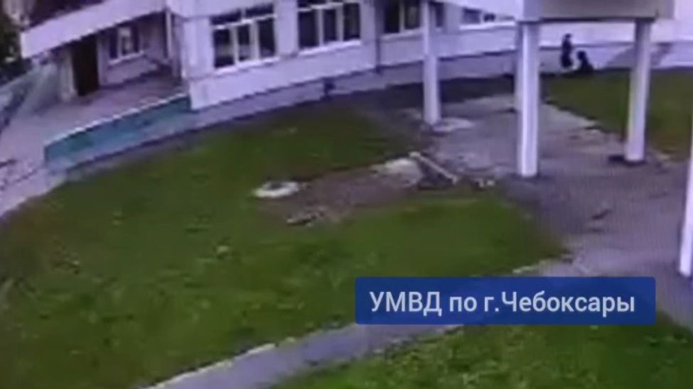 Жительница Чебоксар похитила коляску возле детской больницы и попыталась продать