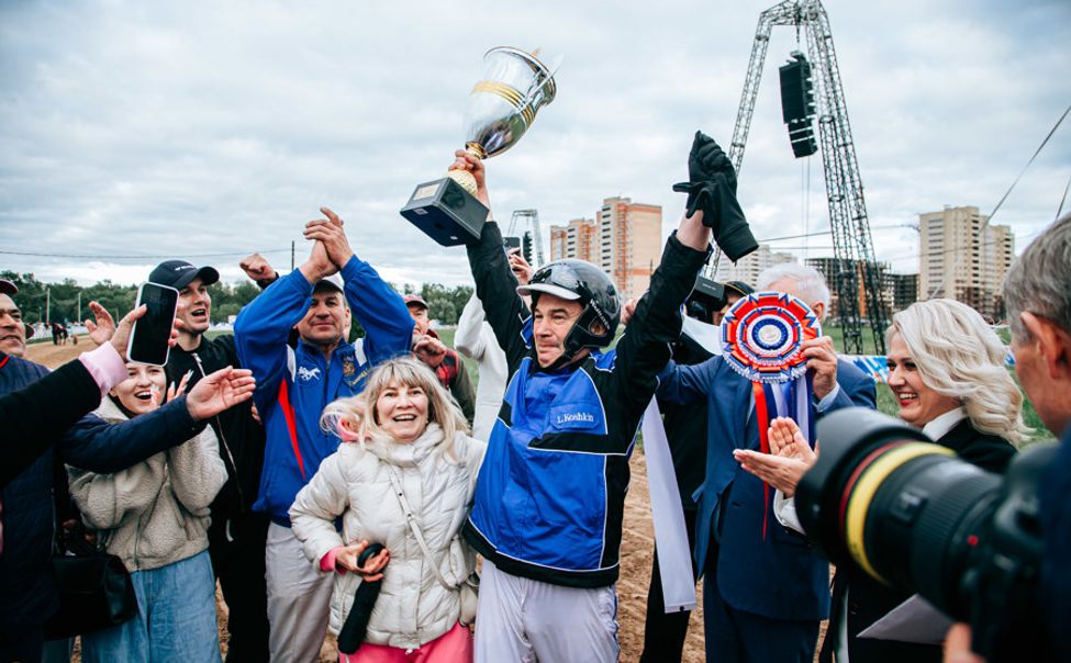 Конные бега на Кубок Главы Чувашии собрали более 20 тысяч зрителей