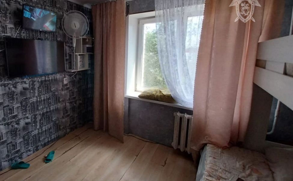 В Чебоксарах годовалый ребенок выпал из окна третьего этажа
