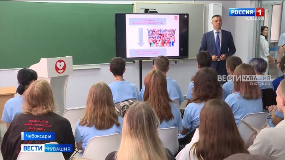 Школьники из ЛНР побывали на экскурсии в Чебоксарском медколледже