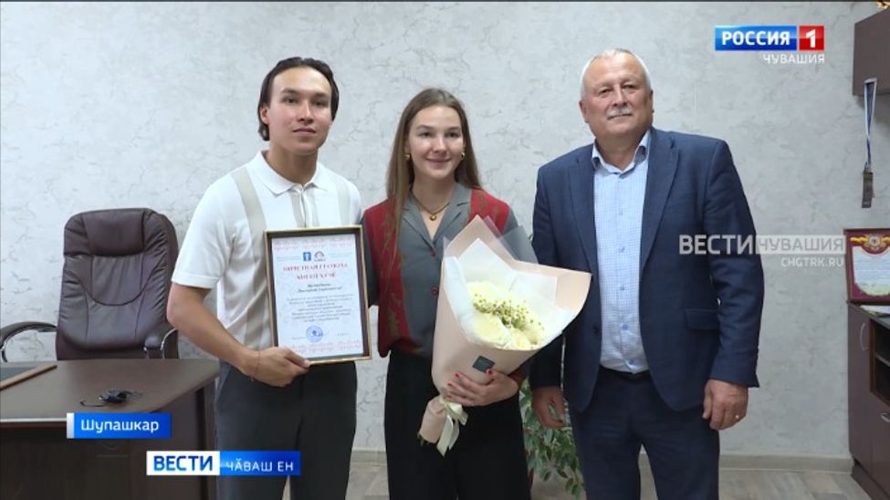 Шӑл тухтӑрӗнче ӗҫлеме те, тренерта вӑй хума та ӗлкӗрет