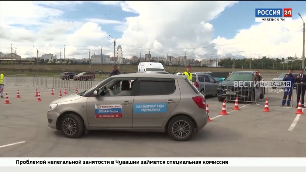 В Чебоксарах искусство вождения дамы продемонстрировали на конкурсе «Автоледи»