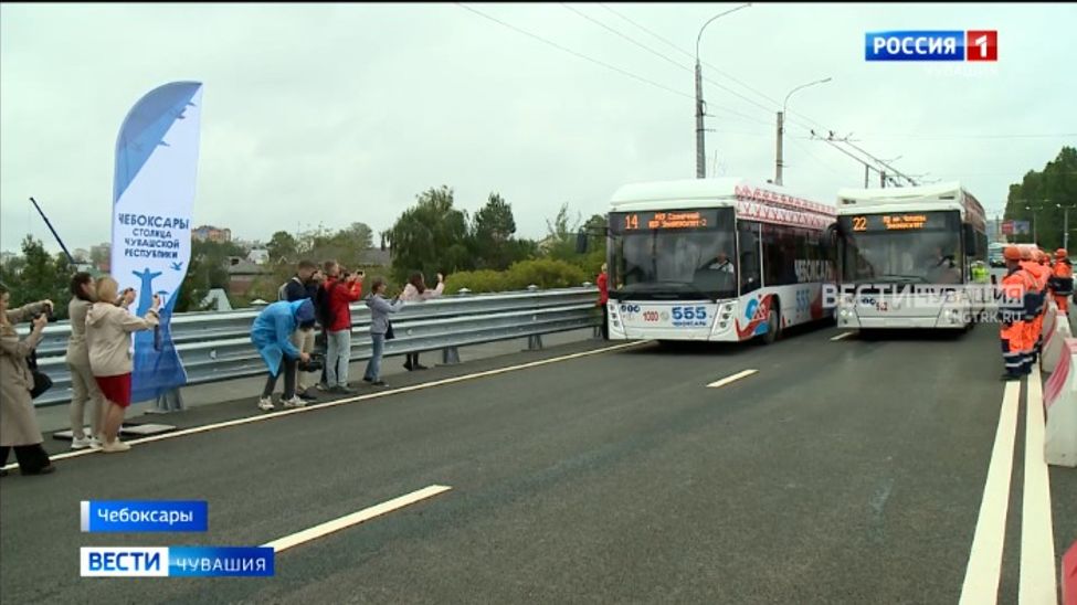 Движение по Октябрьскому мосту в Чебоксарах открыли на 2,5 месяца раньше