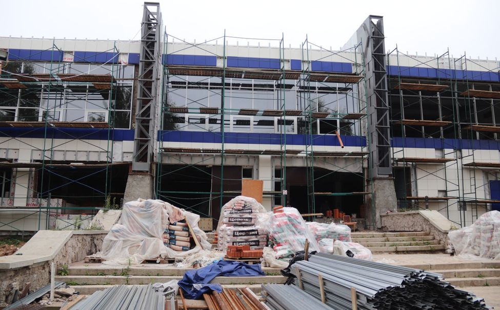 В Новочебоксарске продолжается капремонт Спортшколы № 1