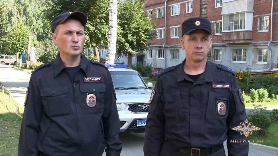 В Чувашии полицейские спасли из горящей квартиры двух малолетних детей