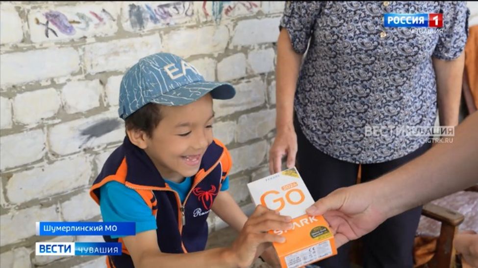 ЧНК порадовал подарками будущего первоклассника с ОВЗ