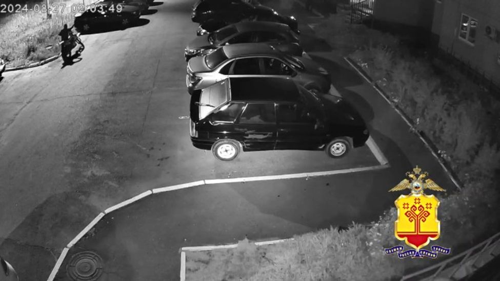 В Чебоксарах подросток ночью угнал питбайк и целый день гонял по полю
