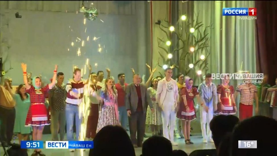 Театр ӳнерне чунӗпе парӑннӑ маҫтӑр