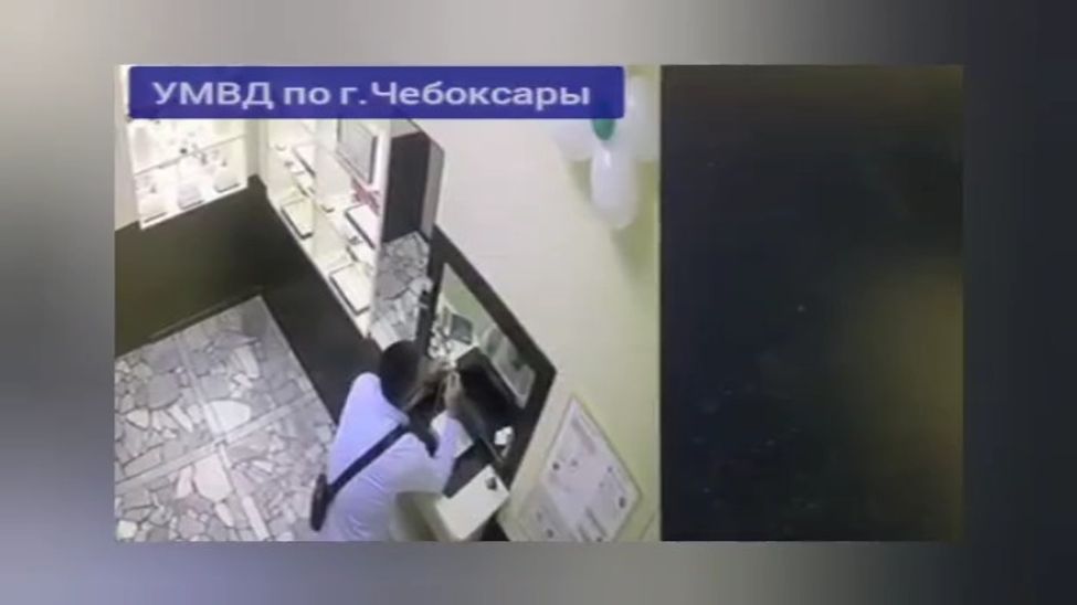 Гражданин Грузии украл из чебоксарского ломбарда золото