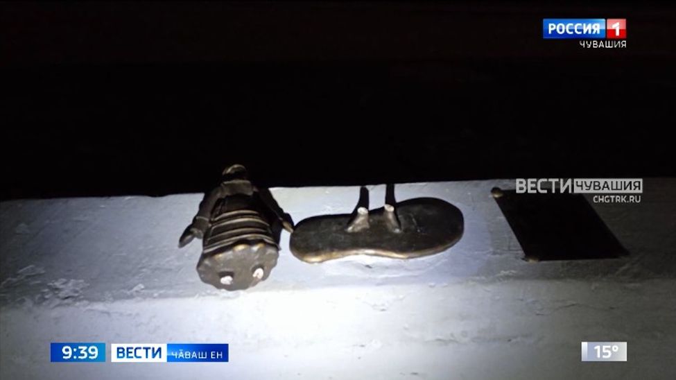 Сӑтӑрҫӑсем Шупашкарти пӗчӗк скульптурӑсене тӑтӑшах тапӑнаҫҫӗ