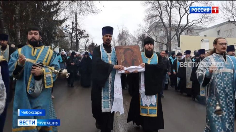 В Чебоксарах состоялся традиционный общегородской крестный ход