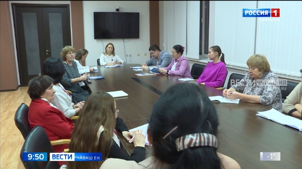 Наци библиотекинче "Хӗрӗх тӗслӗ хӗл" кӗнекене сӳтсе яврӗҫ