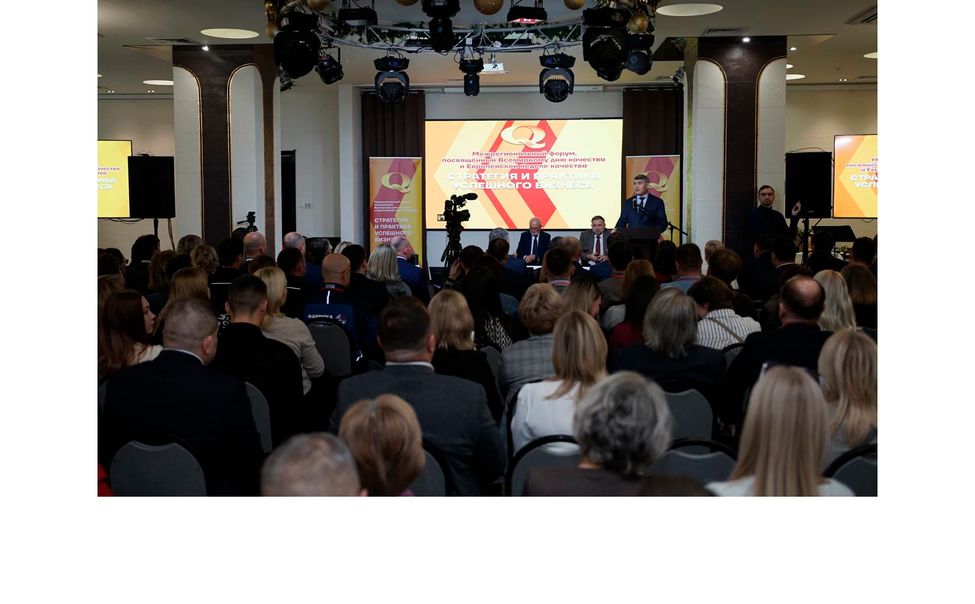 Олег Николаев открыл пленарную сессию форума «Стратегия и практика успешного бизнеса»