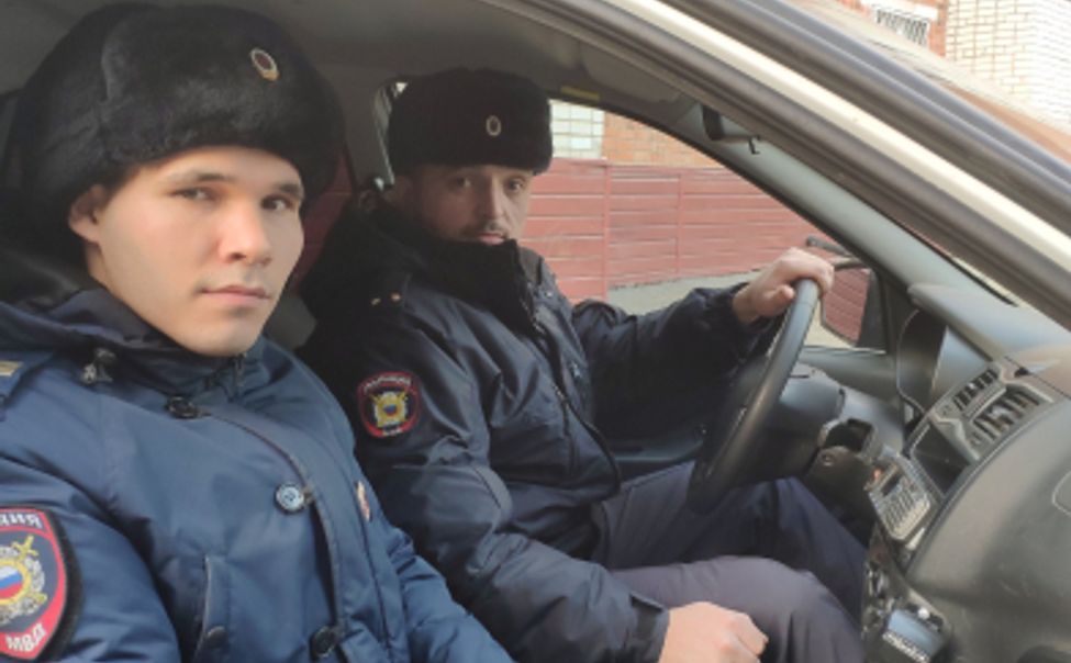 В Чувашии патрульные пришли на помощь маме с детьми в опасной ситуации