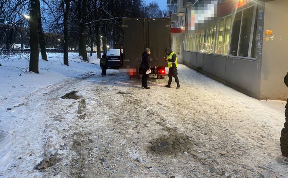 В Чебоксарах попавшая под колеса грузовика 87-летняя пенсионерка умерла в больнице

