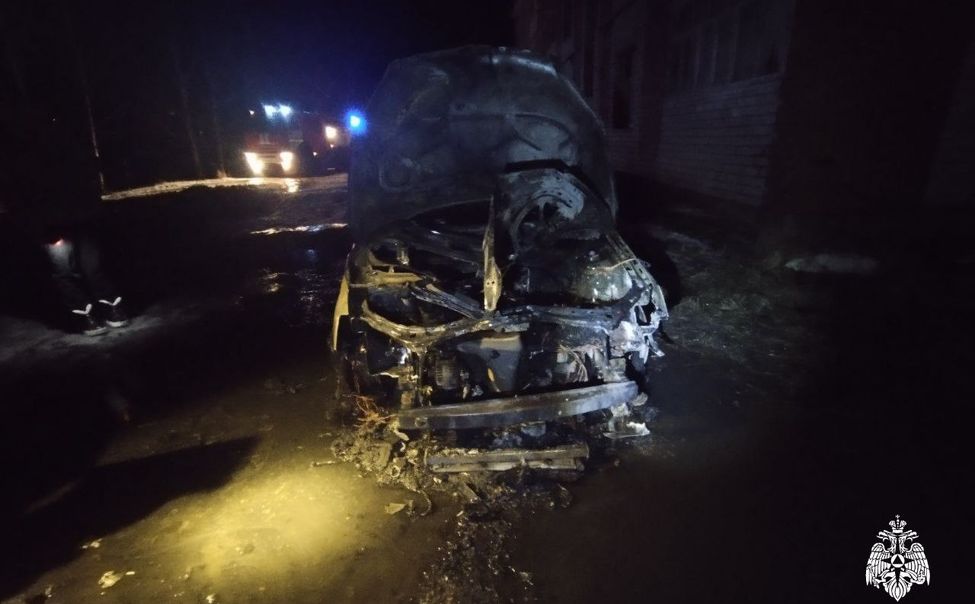 В Марпосаде из-за неисправности проводки сгорела иномарка