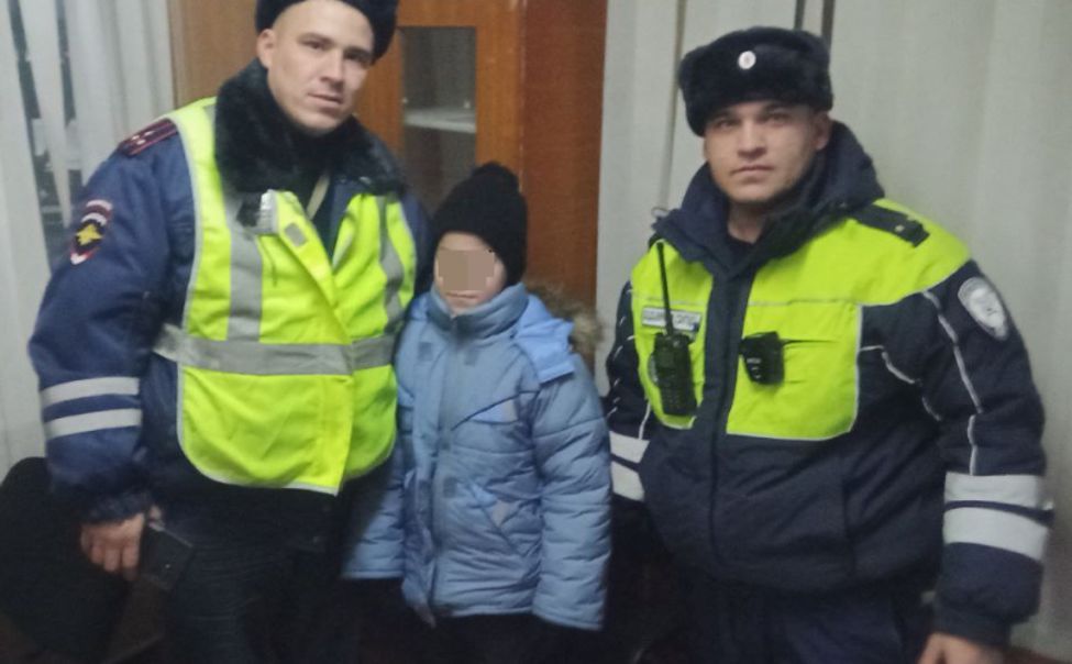 В Чувашии сотрудники Госавтоинспекции вернули 10-летнего мальчика домой 