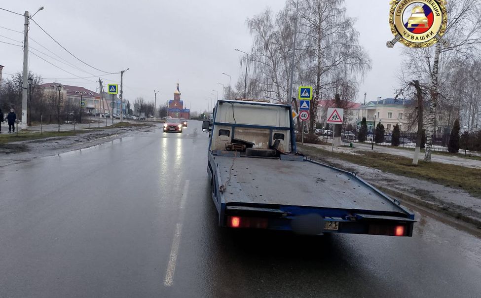 В Батыреве 9-летняя девочка получила травмы, перебегая дорогу в неположенном месте